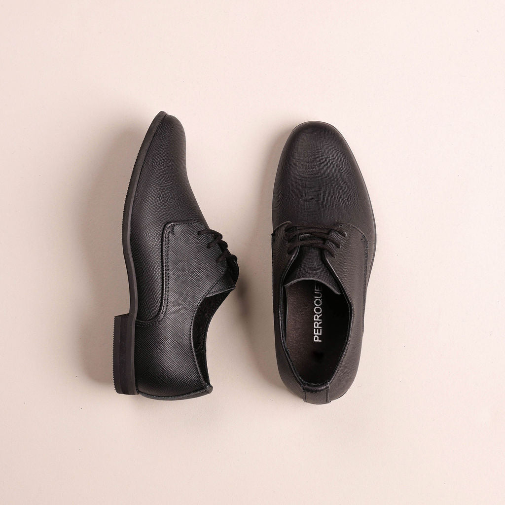 Laced Dressed Shoe